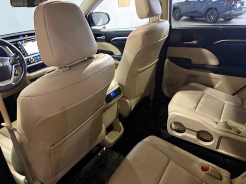 Used 2015 Toyota Highlander Limited w/ Driver Technology Package AWD/4WD image 27
