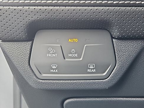 New 2026 Volkswagen Atlas Cross Sport SE image 10