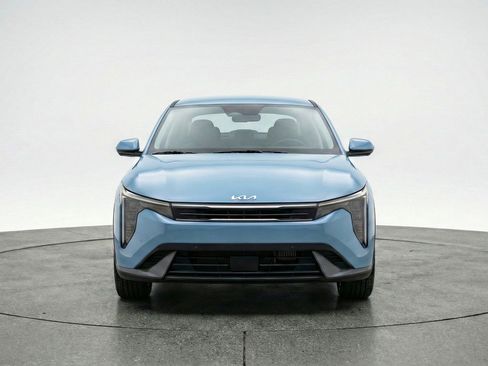 Used 2025 Kia K4 LXS image 2