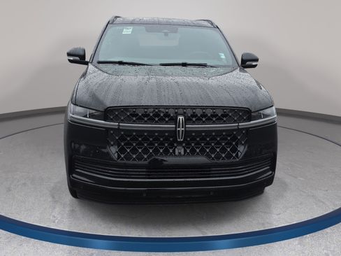 New 2026 Lincoln Navigator Reserve w/ Jet Appearance Package AWD/4WD image 2