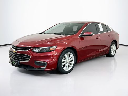 Used 2018 Chevrolet Malibu LT w/ Leather Package FWD image 3