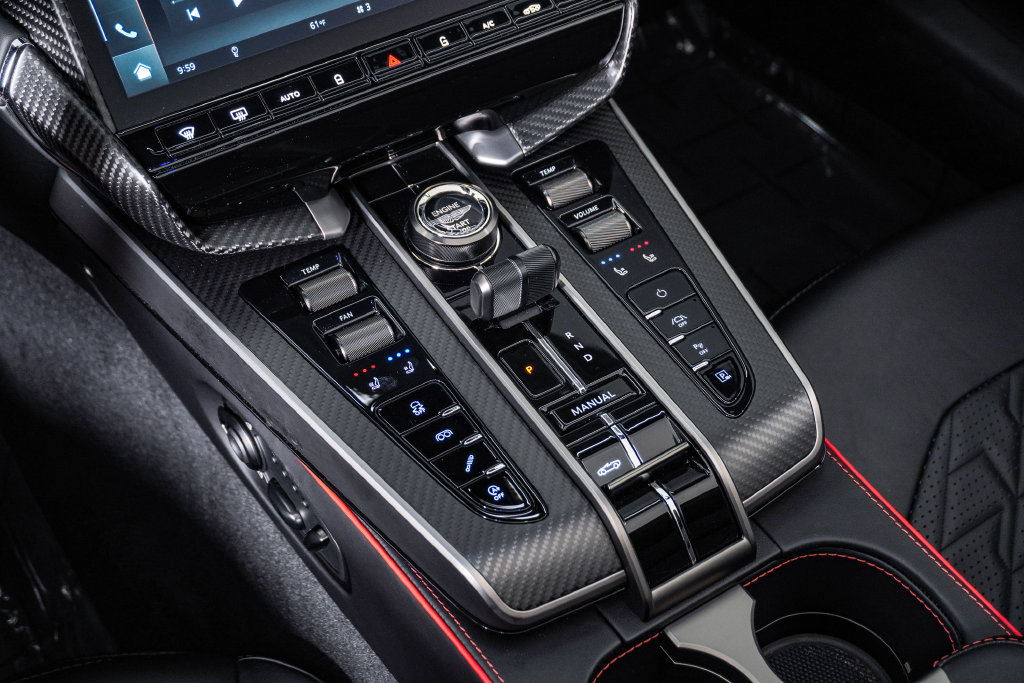 Used 2026 Aston Martin Vanquish Convertible RWD image 32