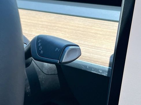 Used 2025 Tesla Model Y Long Range AWD/4WD image 16