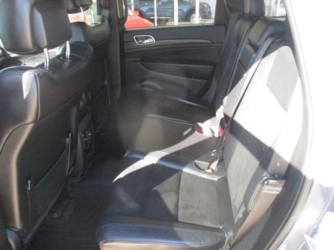 Used 2019 Jeep Grand Cherokee Altitude image 7