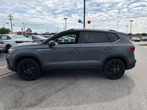 Used 2024 Volkswagen Taos SE w/ Panoramic Sunroof Package AWD/4WD image 8