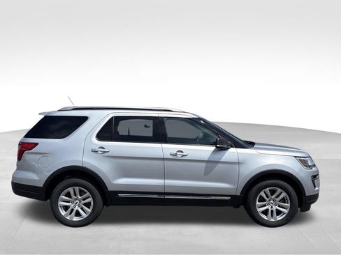 Used 2019 Ford Explorer XLT w/ Equipment Group 202A AWD/4WD image 5