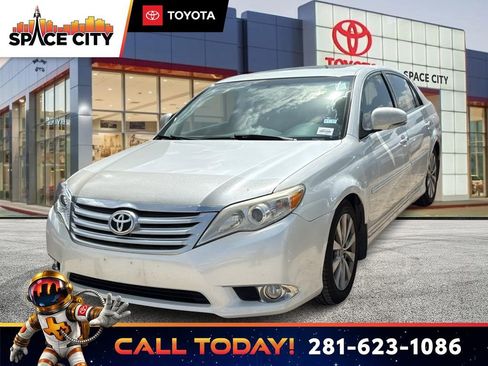 Used 2012 Toyota Avalon Limited FWD image 1
