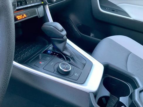 Used 2020 Toyota RAV4 XLE w/ Convenience Package image 16