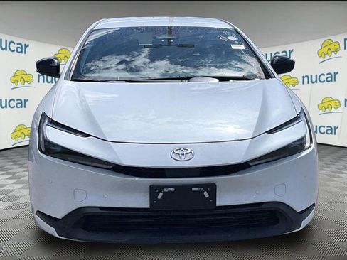Used 2025 Toyota Prius LE FWD image 2