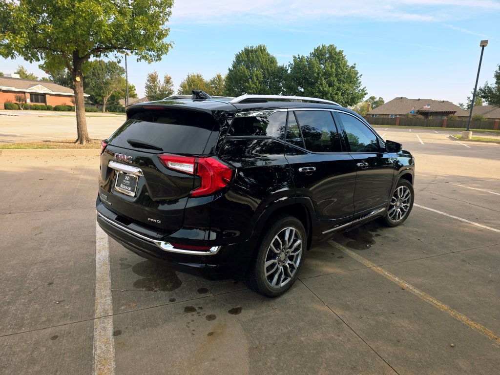 Used 2024 GMC Terrain Denali w/ Denali Premium Package AWD/4WD image 17