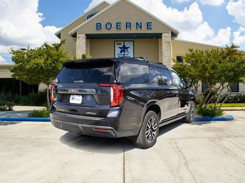 Used 2023 GMC Yukon XL AT4 image 5