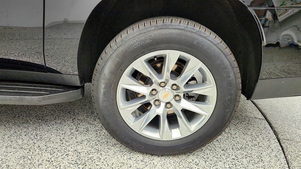 Used 2026 Chevrolet Suburban Premier AWD/4WD image 9