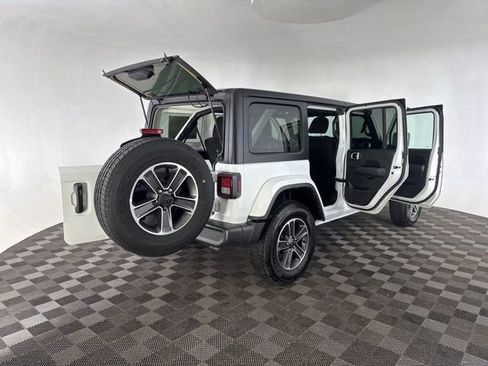 Used 2023 Jeep Wrangler Sahara image 18