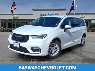 Used 2023 Chrysler Pacifica Touring-L FWD video 1
