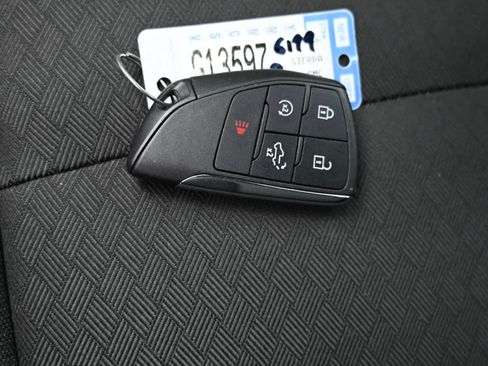 Used 2025 GMC Sierra 1500 Elevation image 18