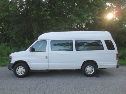 Used 2009 Ford E-250 and Econoline 250 Extended RWD image 10