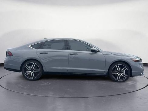 Used 2017 Honda Accord Sport image 6