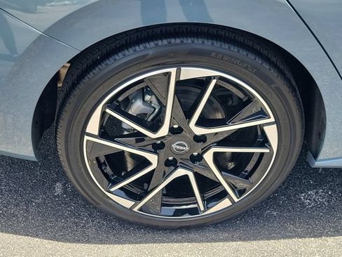 Certified 2025 Nissan Sentra SR FWD image 5