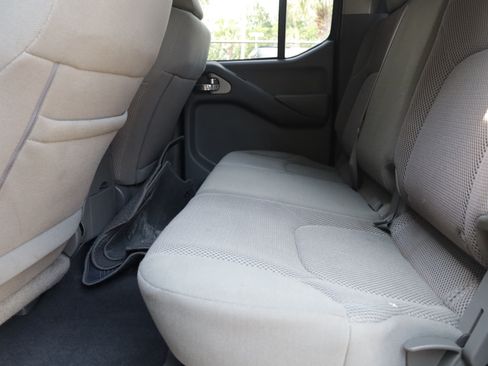 Used 2020 Nissan Frontier SV RWD image 12
