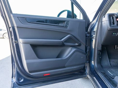 Used 2025 Porsche Cayenne GTS image 28