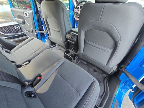 New 2025 Jeep Gladiator Sport image 12