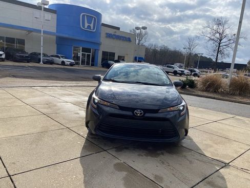 Used 2024 Toyota Corolla LE image 3