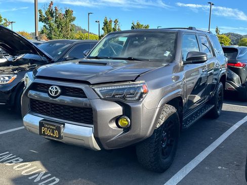 Used 2018 Toyota 4Runner TRD Off-Road AWD/4WD image 1