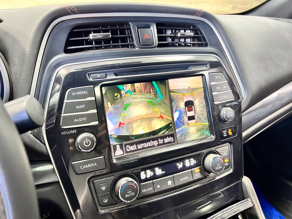 Used 2023 Nissan Maxima SR w/ Sport Mat Group FWD image 15