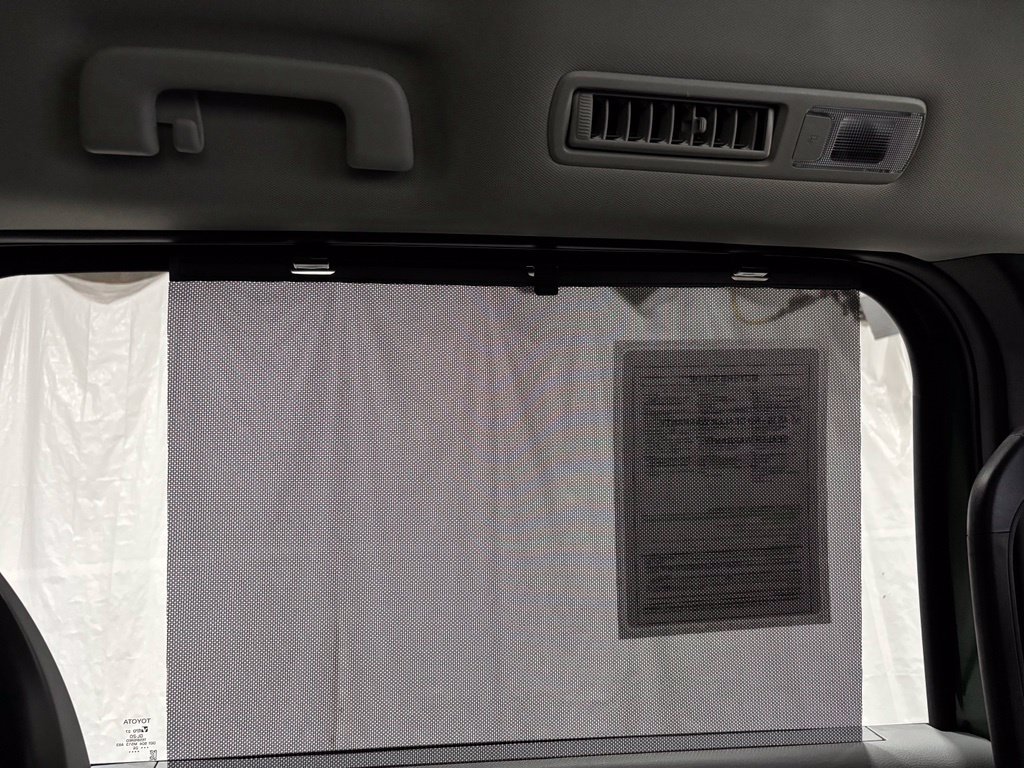 Used 2026 Toyota Sienna LE FWD image 45