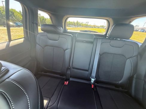 New 2025 Jeep Grand Cherokee Altitude image 23