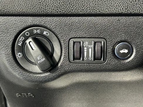 Used 2019 Dodge Charger SXT AWD/4WD image 24