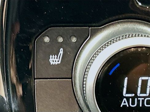 Used 2023 Toyota Highlander XLE image 17