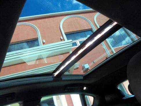 Used 2021 Maserati Levante AWD/4WD image 21