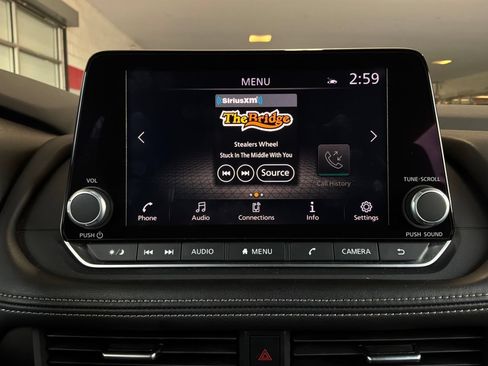 Used 2025 Nissan Rogue SV FWD image 29