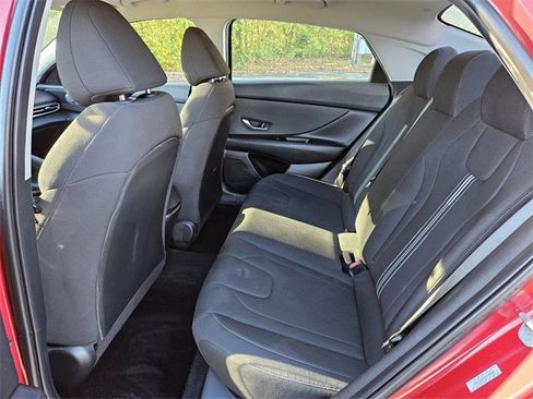 Used 2023 Hyundai Elantra SEL w/ Convenience Package image 9