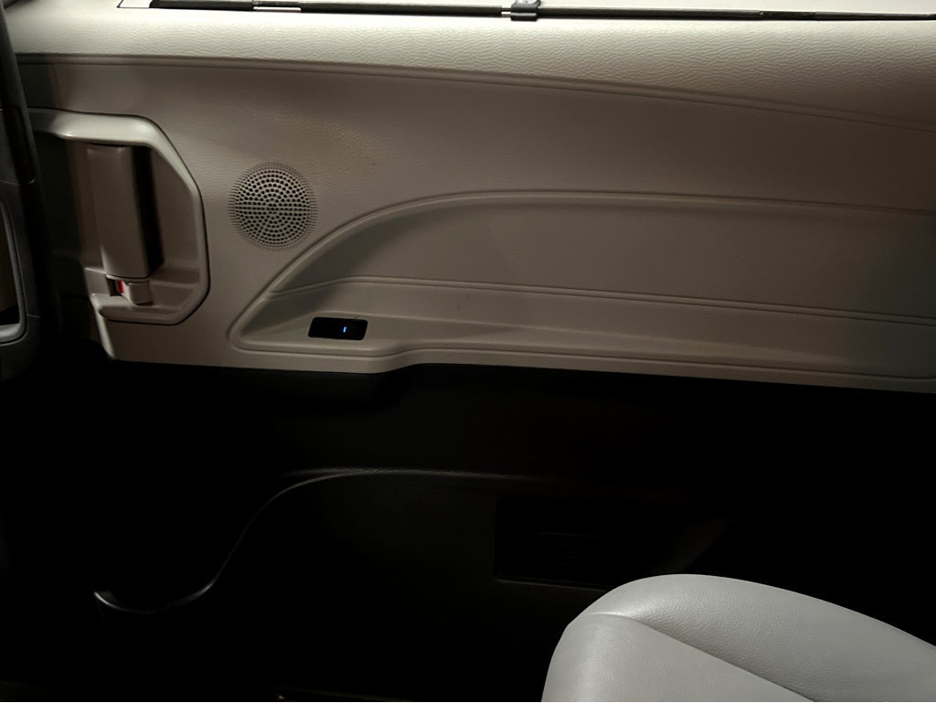 Used 2022 Toyota Sienna XLE AWD/4WD image 21
