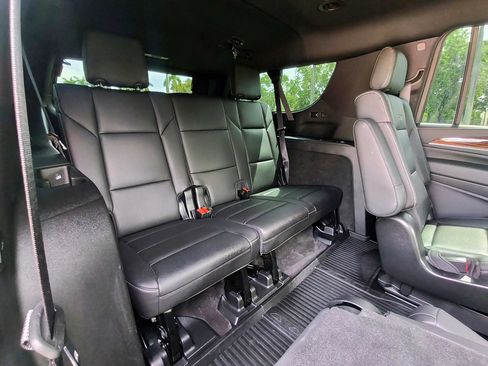 Used 2023 Cadillac Escalade ESV Luxury AWD/4WD image 17