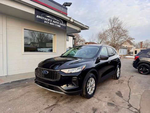 Used 2023 Ford Escape Active image 2