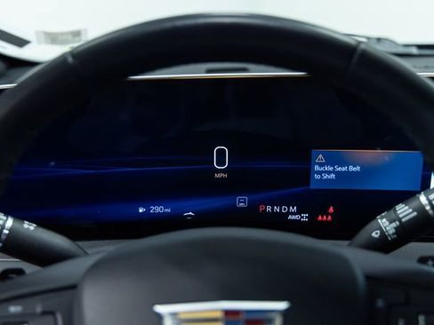 Used 2025 Cadillac XT4 Premium Luxury image 2