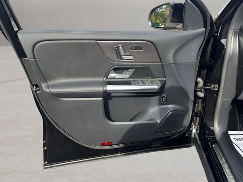 Used 2021 Mercedes-Benz GLA 250 4MATIC w/ Premium Package image 13