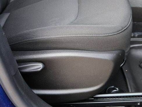 Used 2016 Jeep Renegade Latitude image 11