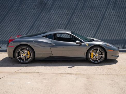 Used 2015 Ferrari 458 Italia Coupe RWD image 6