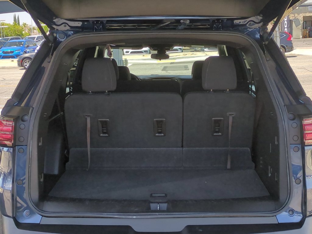 Used 2023 Chevrolet Traverse LT FWD image 30