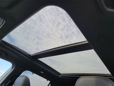 Used 2025 Honda Pilot Touring image 7