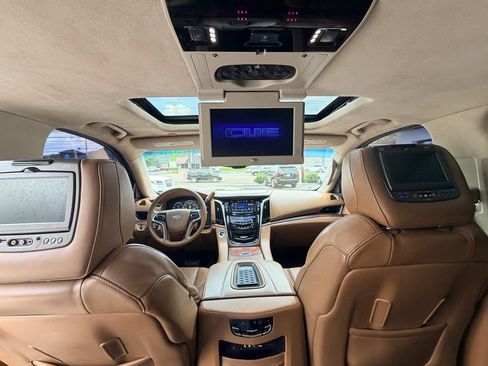 Used 2015 Cadillac Escalade ESV Platinum AWD/4WD image 22