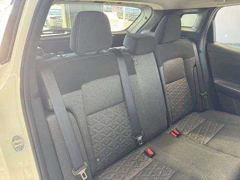 Used 2025 Nissan Kicks SV AWD/4WD image 17