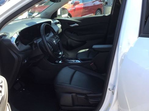 Used 2024 Buick Encore GX Sport Touring FWD image 5