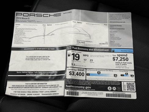 Certified 2024 Porsche Macan S AWD/4WD image 61