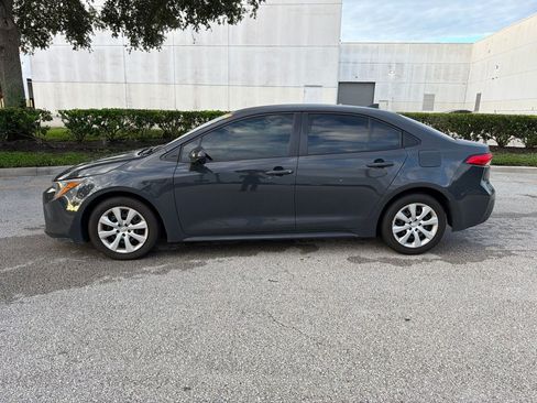 Used 2025 Toyota Corolla LE FWD image 2