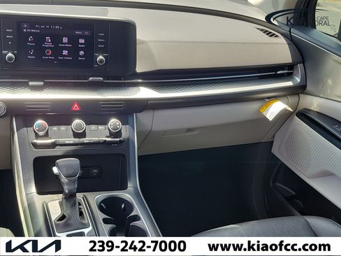 Used 2024 Kia Carnival LX FWD image 17